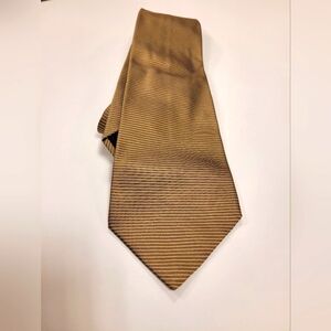 Banana Republic golden tie chic italy